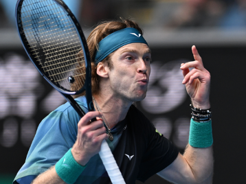 由25名球 由25名球