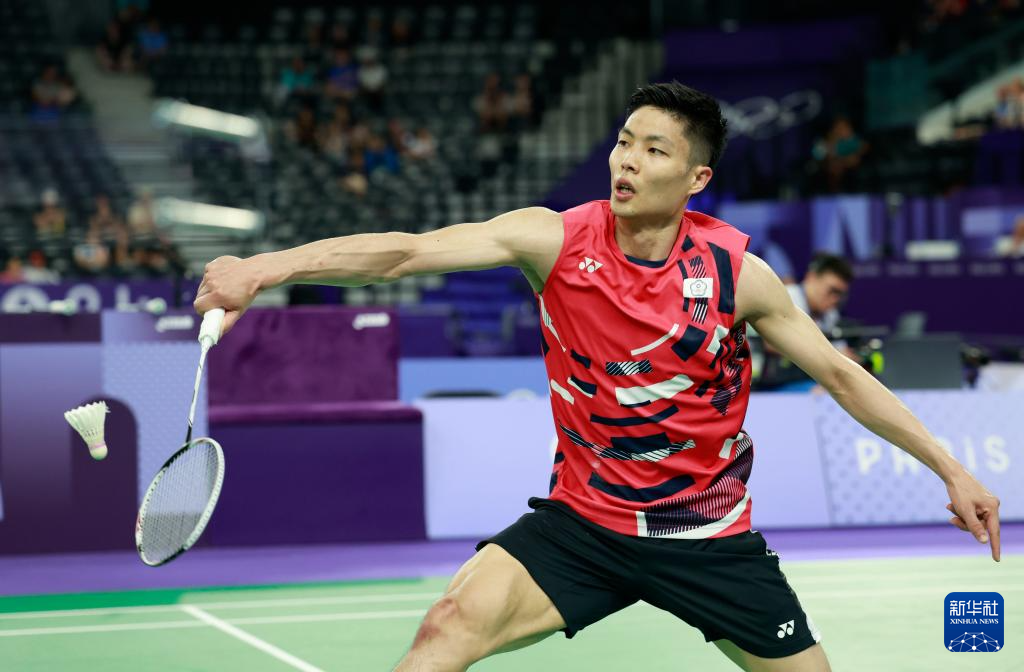 而在他的引 而在他的引